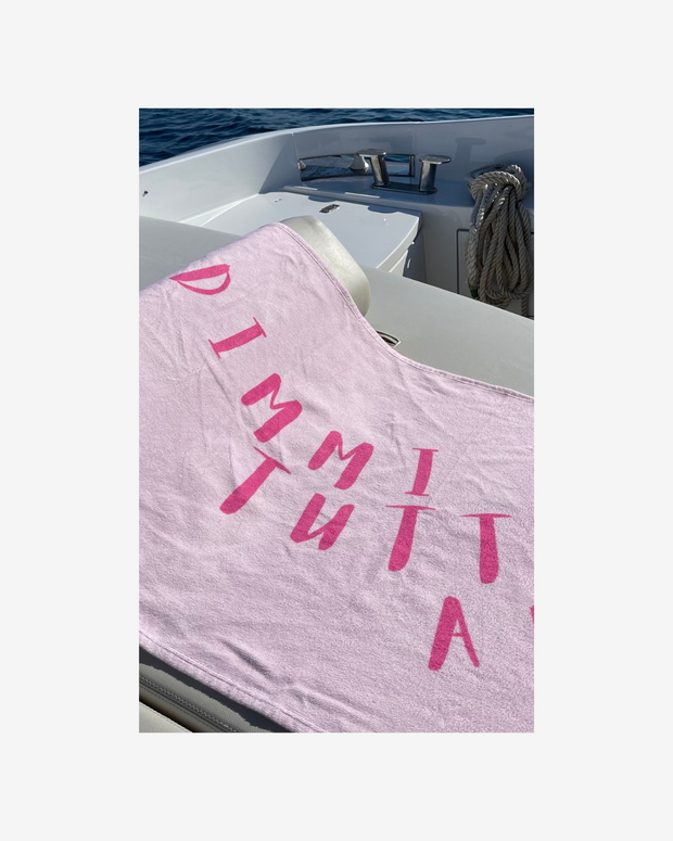 Tutto Amore Beach Towel