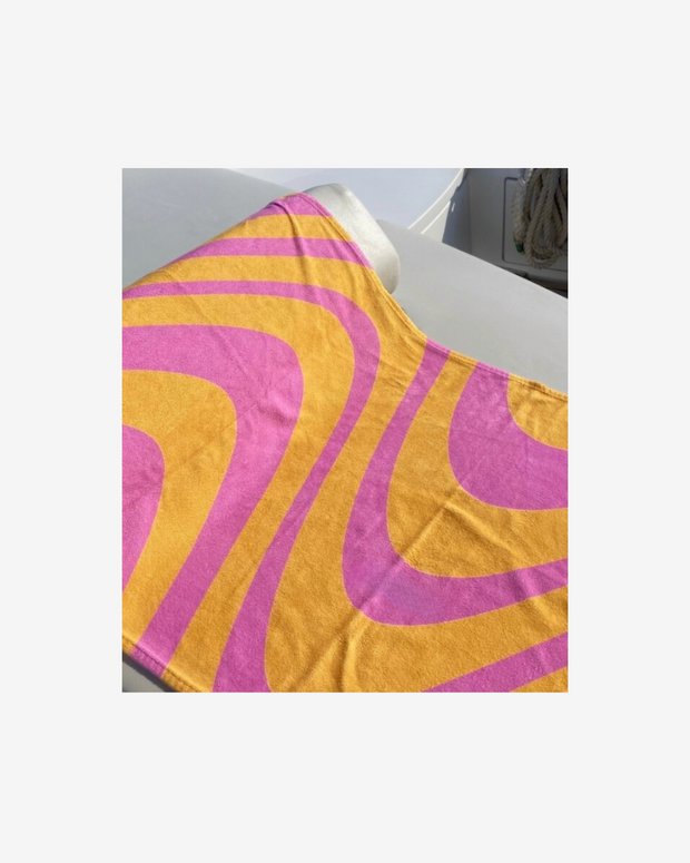 Arancia Lampone Beach Towel